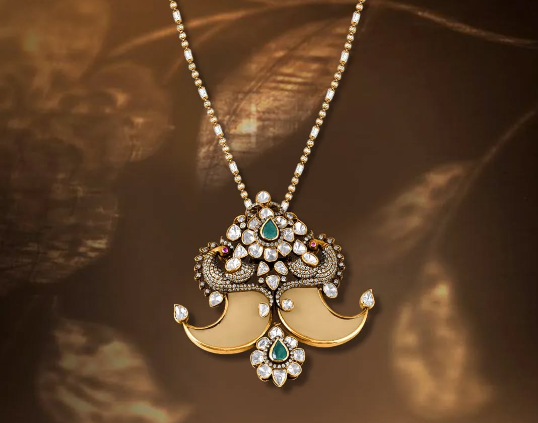 lion teeth dimond pendent