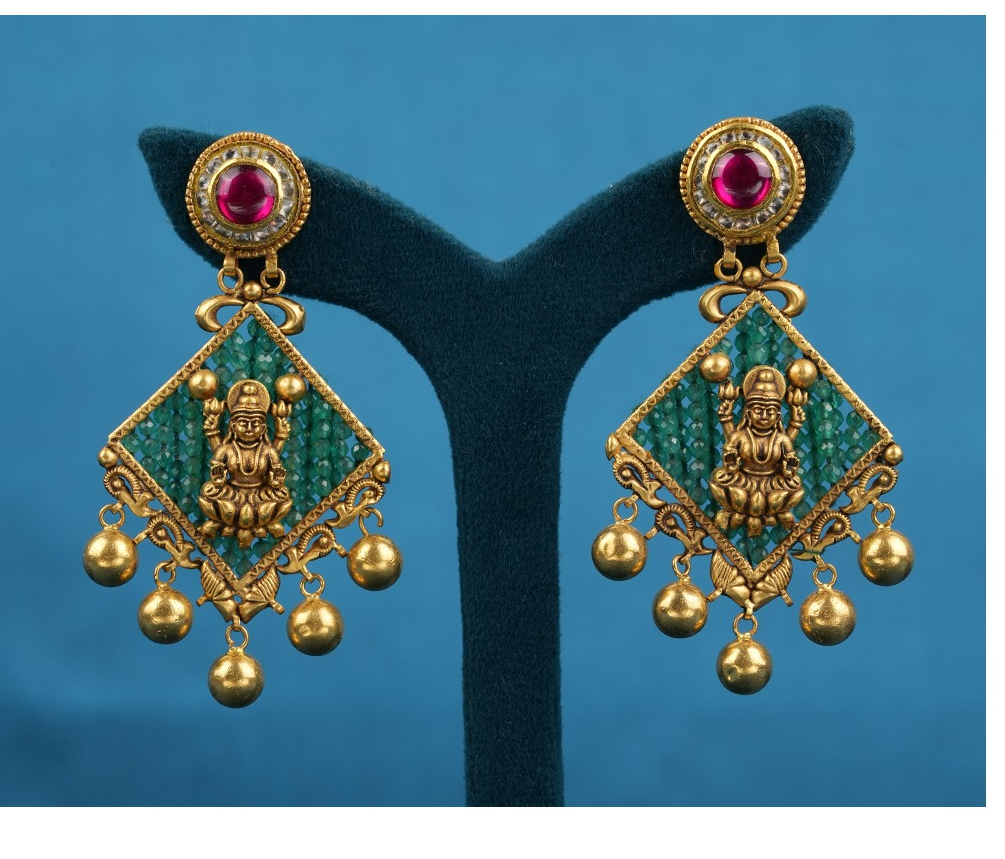 gold nakshi earings