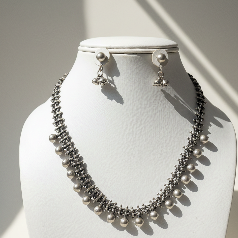 silver ball neckless